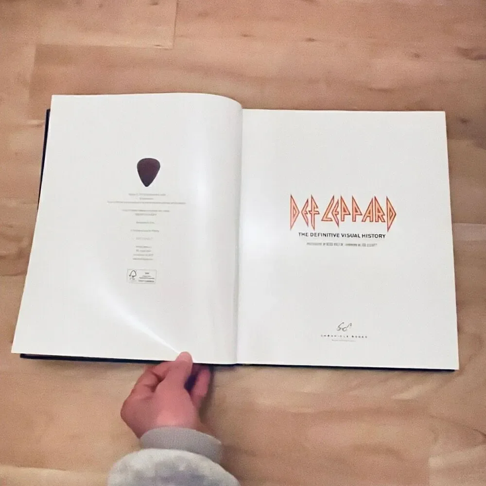 DEF LEPPARD THE DEFINITIVE VISUAL HISTORY HARD COVER BOOK
